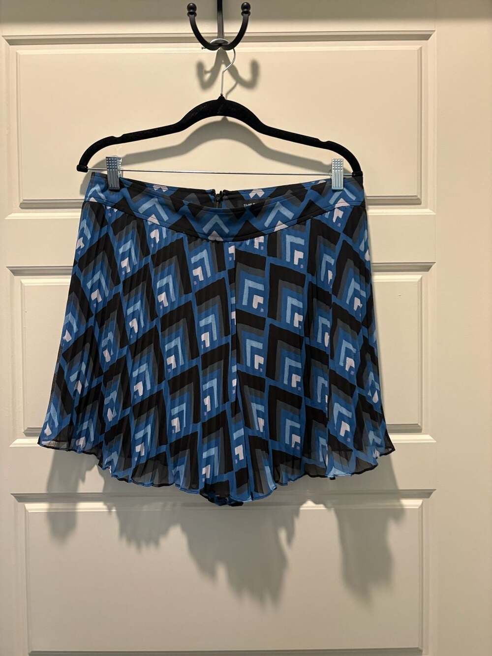Club Monaco Jesstina Blue and Black Geometric Pleated Shorts